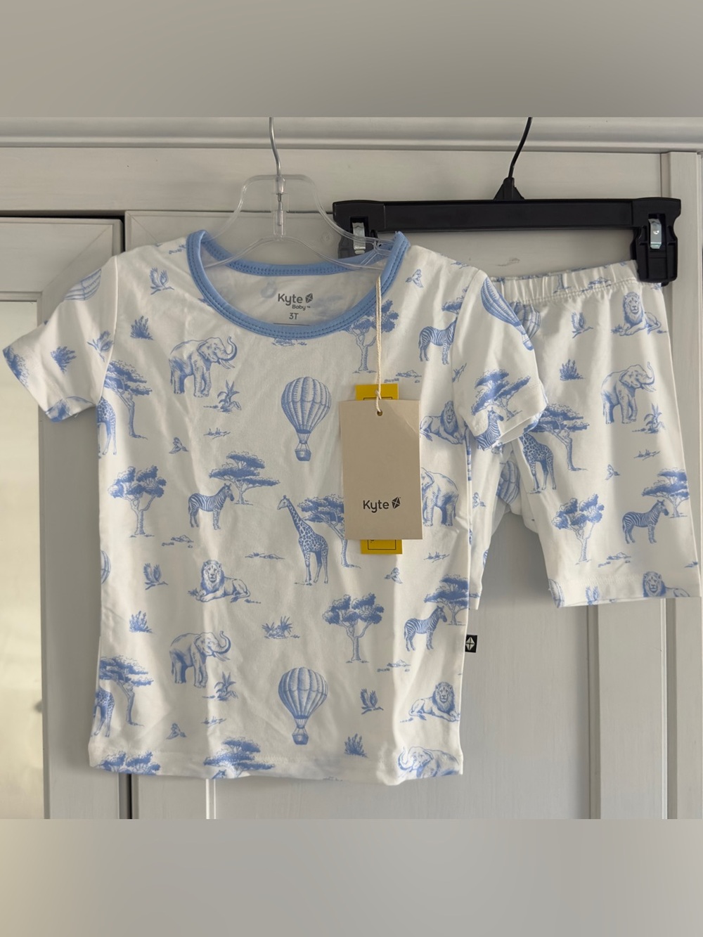 Kyte Baby Short Sleeve Pajamas in Toile Safari Size 3T